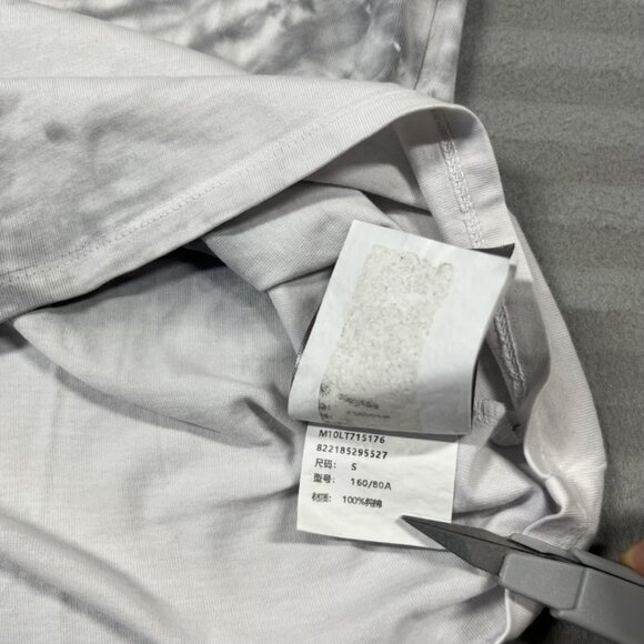 Moose Knuckles Shirt Womens Small White Tie Dye Logo Crew Neck 100% Cotton Tee - Picture 5 of 7